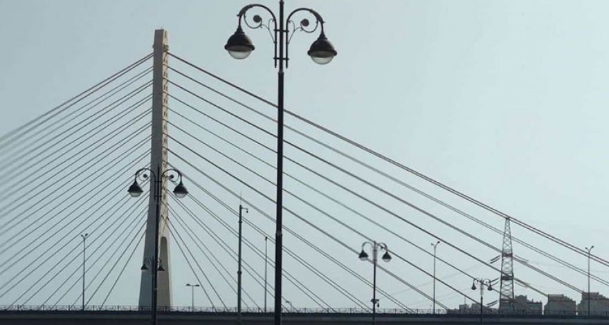 В Баку женщина с ребенком пыталась броситься с моста