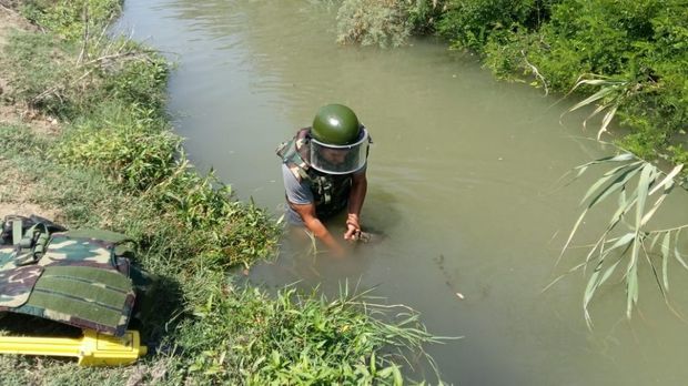 Samuxda su kanalından aviabomba tapıldı - FOTO