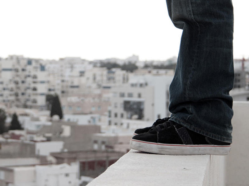 Bakıda oğlan bacısına görə özünü 12-ci mərtəbədən atdı – DƏHŞƏTLİ GÖRÜNTÜLƏR – VİDEO