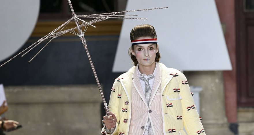 Платья с цветочным принтом и балетные пачки в мужской коллекции модельера Тома Брауна - ФОТО