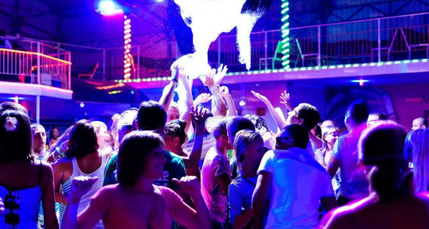 Драка в ночном клубе в Баку, есть пострадавший