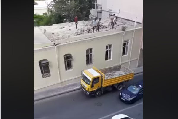 İcra hakimiyyətinin işçiləri tullantıları əcaib şəkildə daşıyırlar - VİDEO