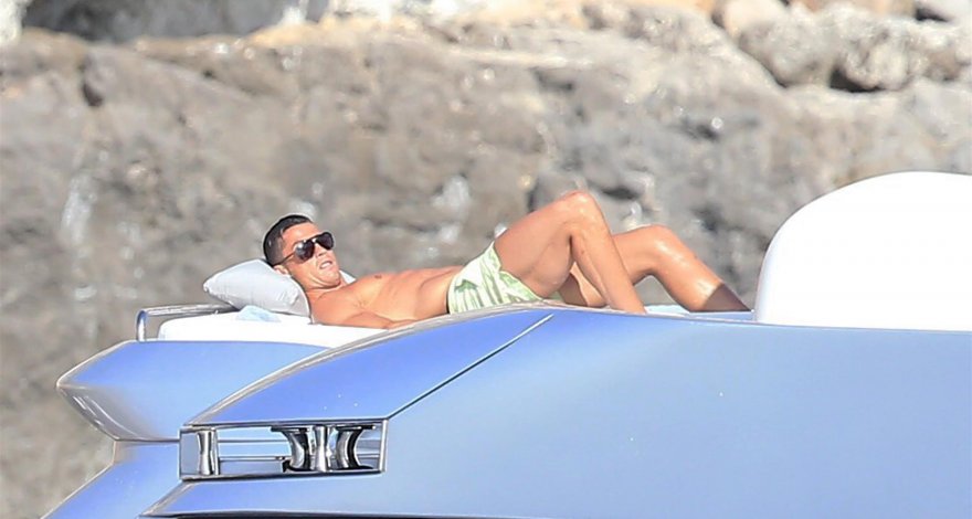 Криштиану Роналду снова оставил 20 тысяч евро чаевых - ФОТО