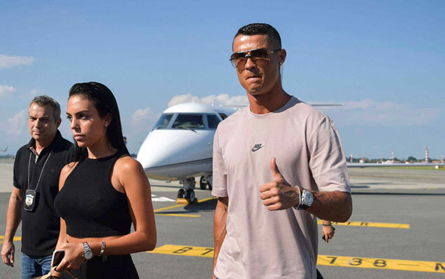 Ronaldo xidmətçiləri sevindirdi - 25 min bəxşiş