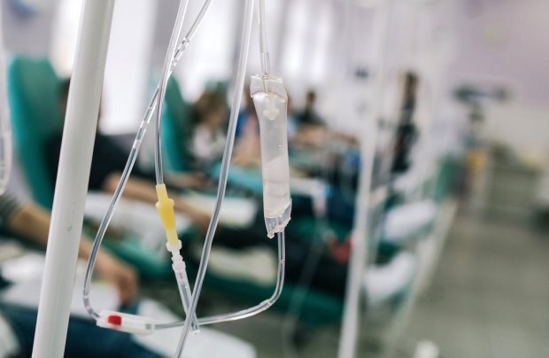 Tibb bacısı xəstə uşağı yatağa bağladı- uşağın yalvarışı ÜRƏK DAĞLADI - VİDEO