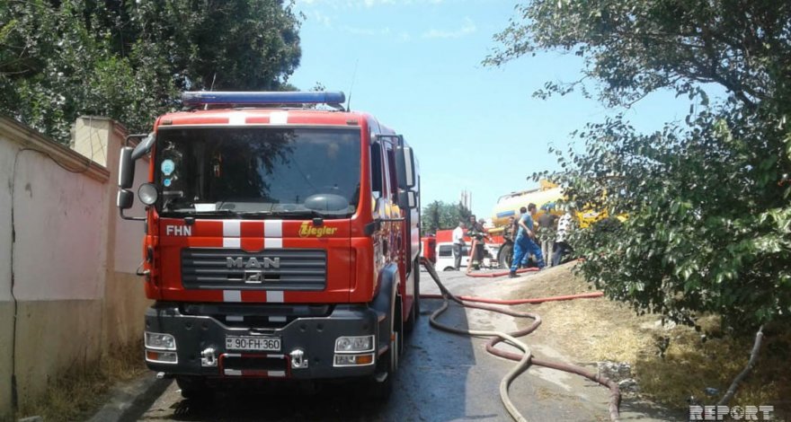 На Зыхском шоссе в Баку горят частные дома – ФОТО