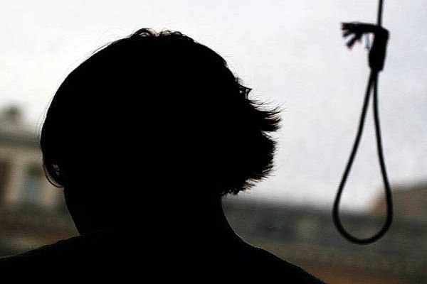 Gəncədə 70 yaşlı qadın özünü turnikdən asdı - YENİLƏNİB