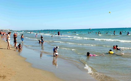 Çimərlikdə qanunsuz pul yığanlara qarşı mübarizə başladı - şlaqbaumlar sökülür