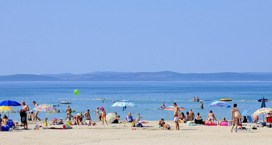 ИВ заявляет, что пляжи бесплатные, но платить все же приходится. Юрист советует жаловаться в Генпрокуратуру