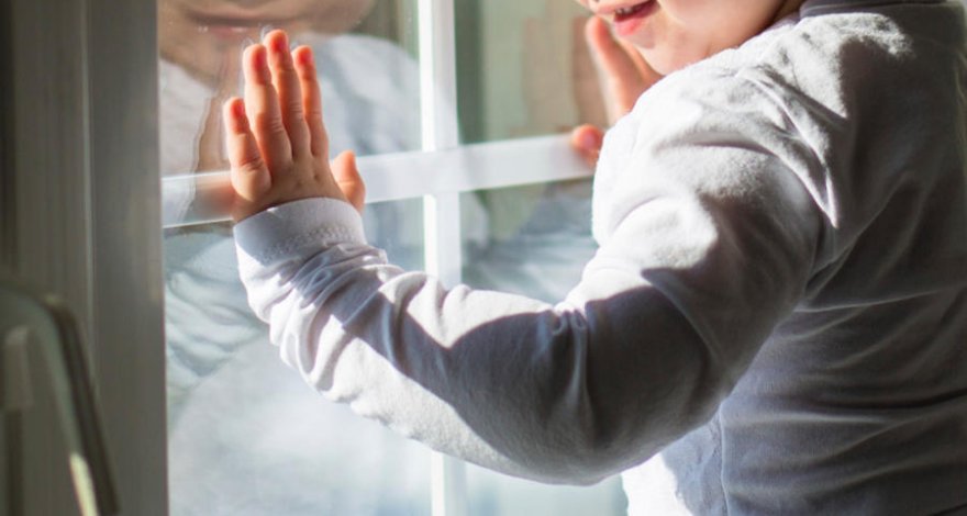 Ребенок, упавший со второго этажа доставлен в Германию