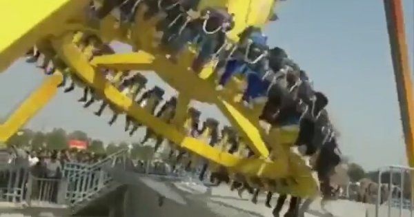 Nəhəng attraksion BİR ANDA QIRILDI - Xəsarət alanlar var / VİDEO