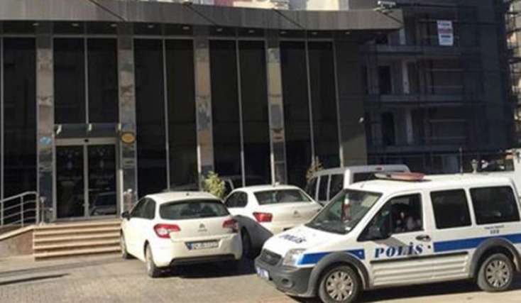 Otelə qəfil basqın edən polis elə mənzərə ilə üzləşdi ki... FOTOLAR