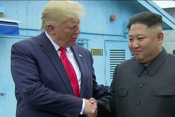 Tramp Kimi Vaşinqtona dəvət etdi