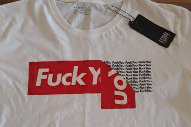 Azərbaycanda üzərinə söyüş yazılan köynəklər satılır