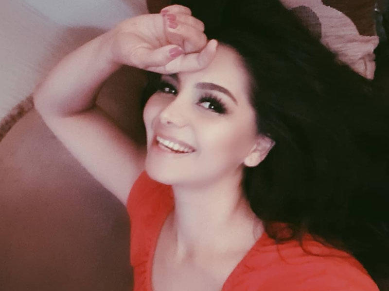 Boşanan Sevda uşaqlarını yatırdıqdan sonra GECƏ BU FOTOLARI ÇƏKDİ