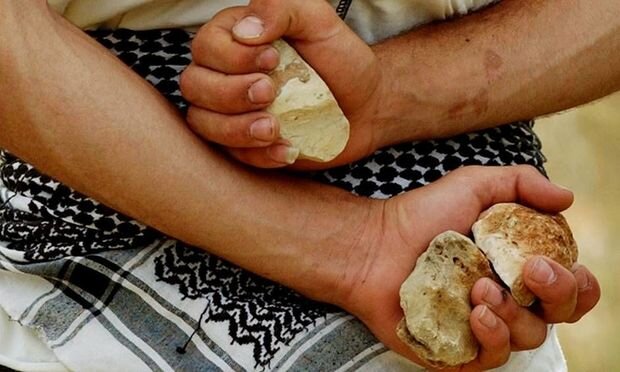 Azərbaycanda DƏHŞƏT:Azyaşlı qız uşağını daşla öldürdülər