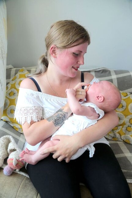 20 yaşlı hamilə qadın imtahanda sürprizlə qarşılaşdı - FOTOLAR