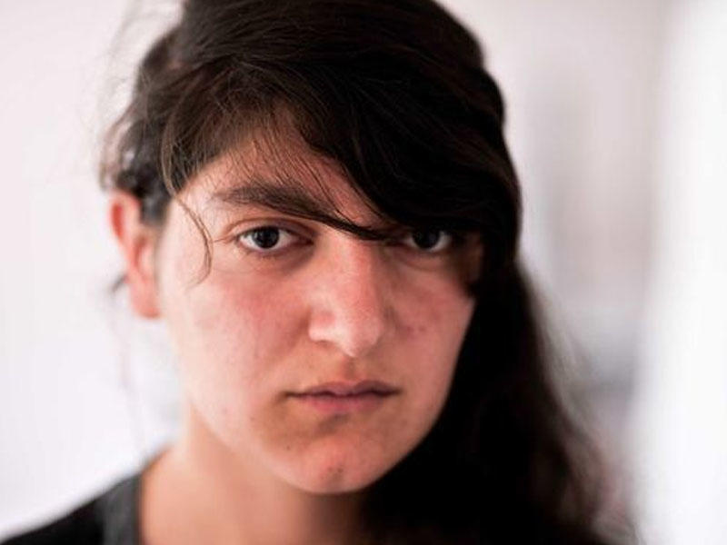 Onu zorlayan qardaşını baltaladığını deyən Alyona ilə bağlı şok faktlar - Bakirə imiş