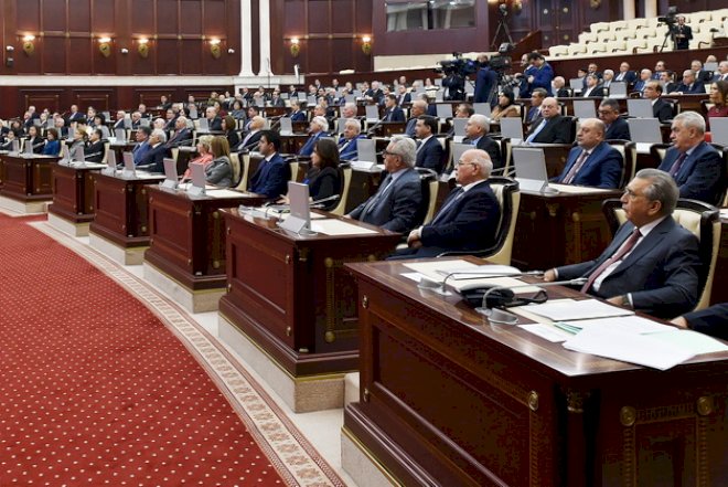 Parlamentin fövqəladə toplanması feyzbukda gündəm oldu – SENSASİON İDDİALAR