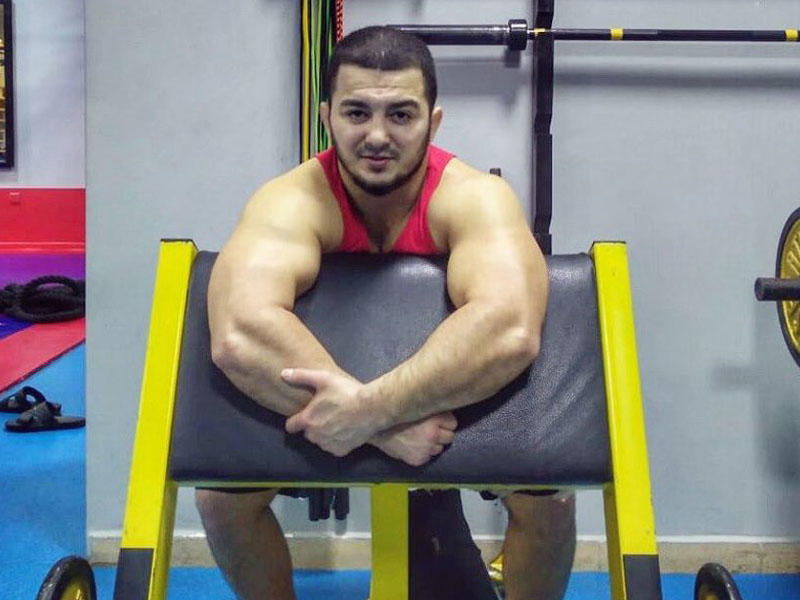 Qəzada ölən dünya çempionunun məzarından - FOTO