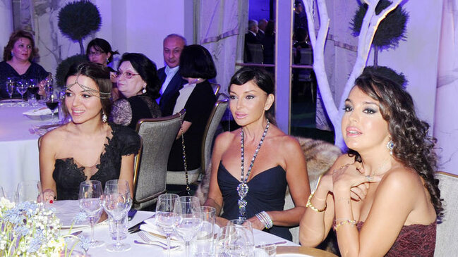 Mehriban Əliyeva qızını TƏBRİK ETDİ