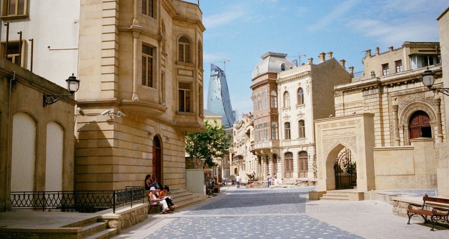 В Баку из дома-музея известного художника Азербайджана украли ковер