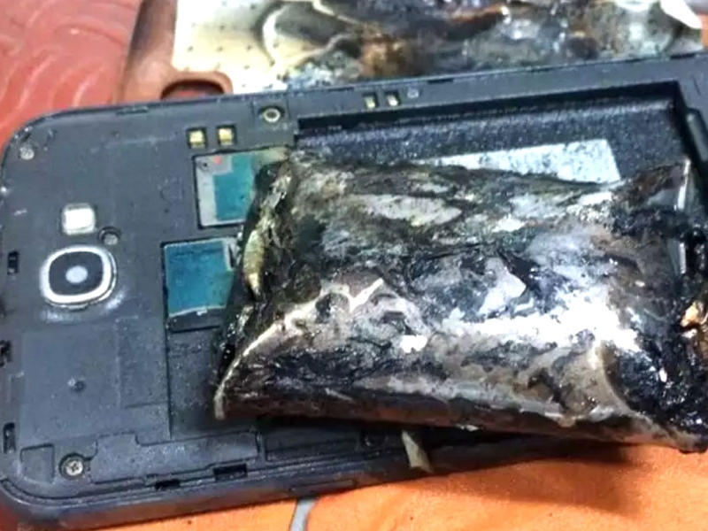 Mobil telefon partladı - Uşaq öldü