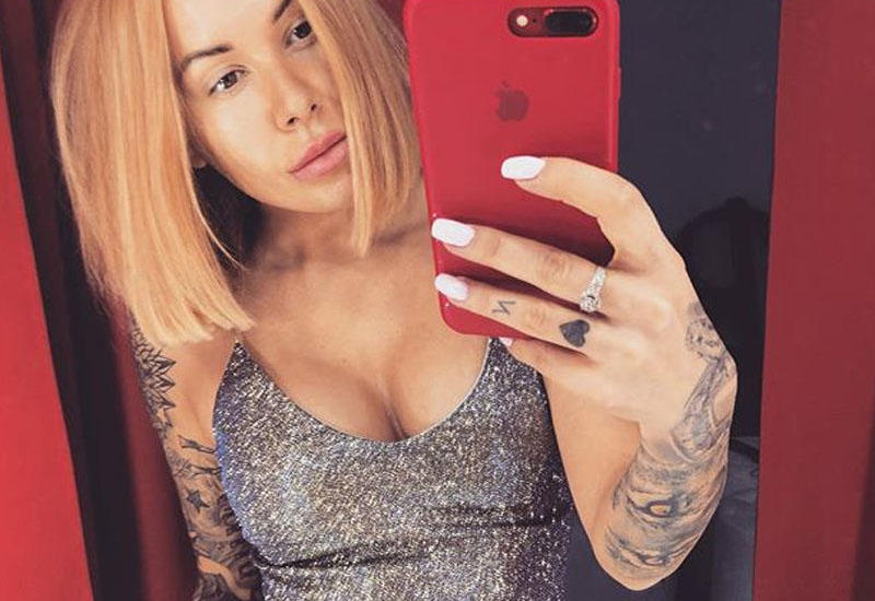 Əri ilə yataq fotosunu paylaşdı - FOTO