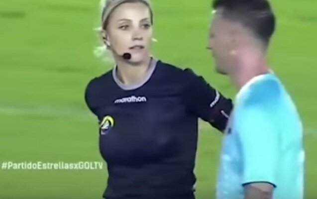 Futbolçu ilə zarafat etdi, bir anda məşhurlaşdı - Video