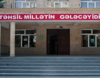 83 saylı məktəb -liseydə müavin 