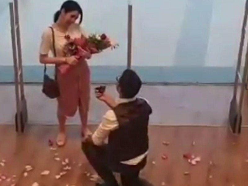 “Gənclik Mall”da evlilik təklifi - VİDEO