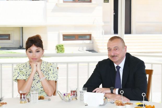 İlham Əliyev və birinci xanım məcburi köçkünlər üçün salınan yaşayış kompleksinin açılışında - FOTO