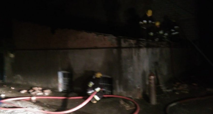 В Гяндже пьяный мужчина сжег свой дом