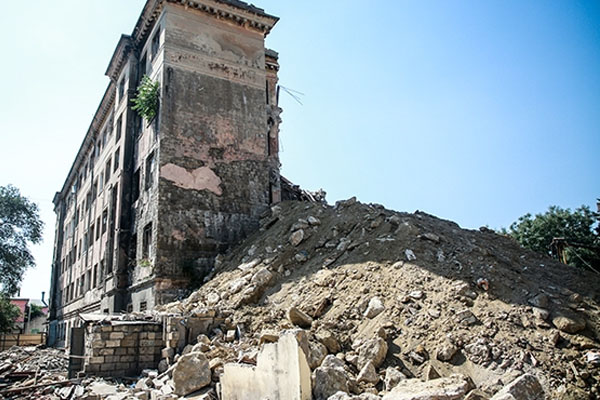 Bakıda bina niyə uçdu? (VİDEO)