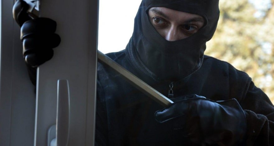 В Баку люди в масках совершили разбойное нападение на квартиру