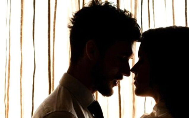 Sevişmə zamanı 9-cu mərtəbədən yıxıldılar - Qız öldü, oğlan qaçdı