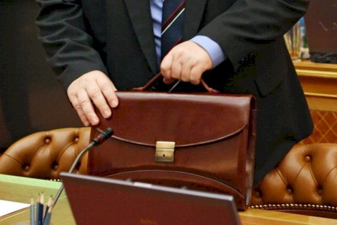 Prezident Mərkəzi Bankın sədrini vəzifədən azad etdi