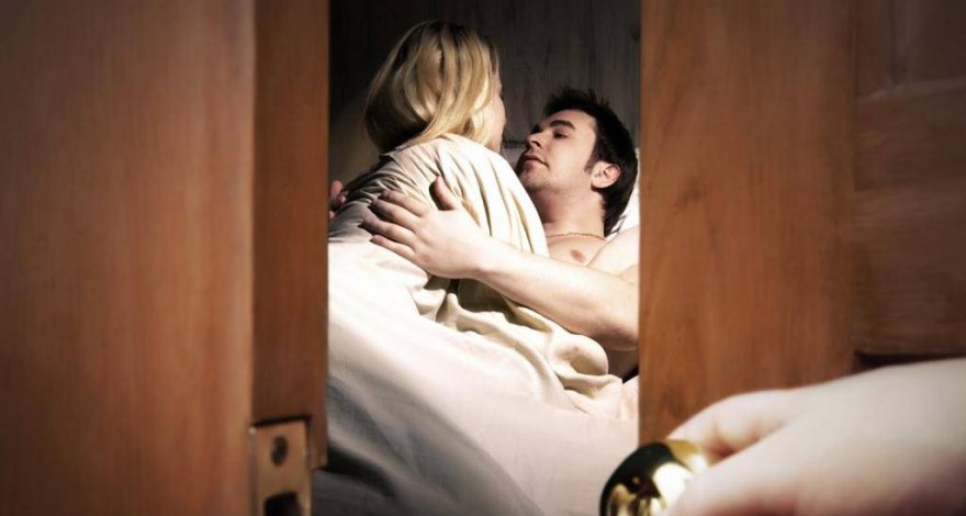 В Азербайджане мужчина застал свою жену с другим - ВИДЕО