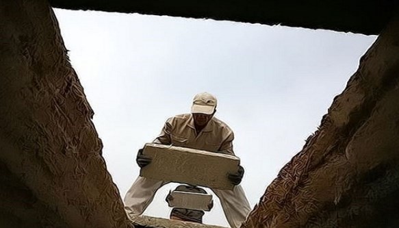 Qəbrə qoyulan andan meyit dirilirmi? - Açılan qəbirlərdən şok görüntü+VİDEO