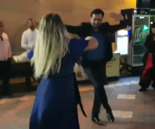 Atasının 40-ı çıxmadan rəqs etdiyi üçün tənqid edilən Elton: KAFİR KİMİ... - VİDEO
