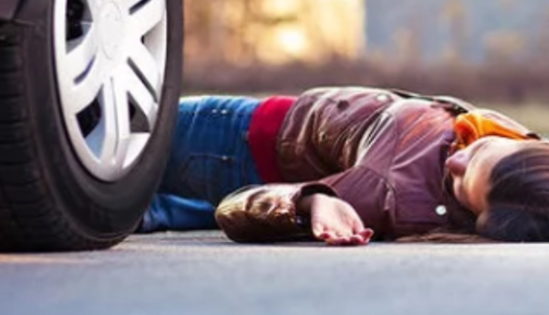 Binəqədidə dəhşətli qəza — Maşın ananı və uşağını vurdu - FOTO