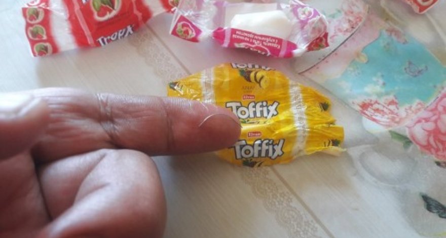 В Баку внутри конфеты обнаружена игла