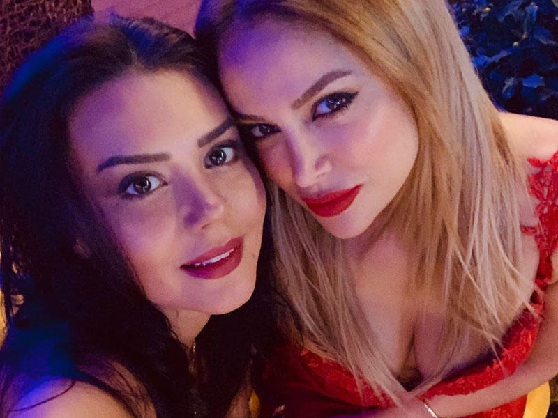 Nigar Camal yarıçılpaq vəziyyətdə klubda POZ VERDİ - FOTO