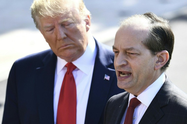 Nazir seks qalmaqalına görə istefa verdi