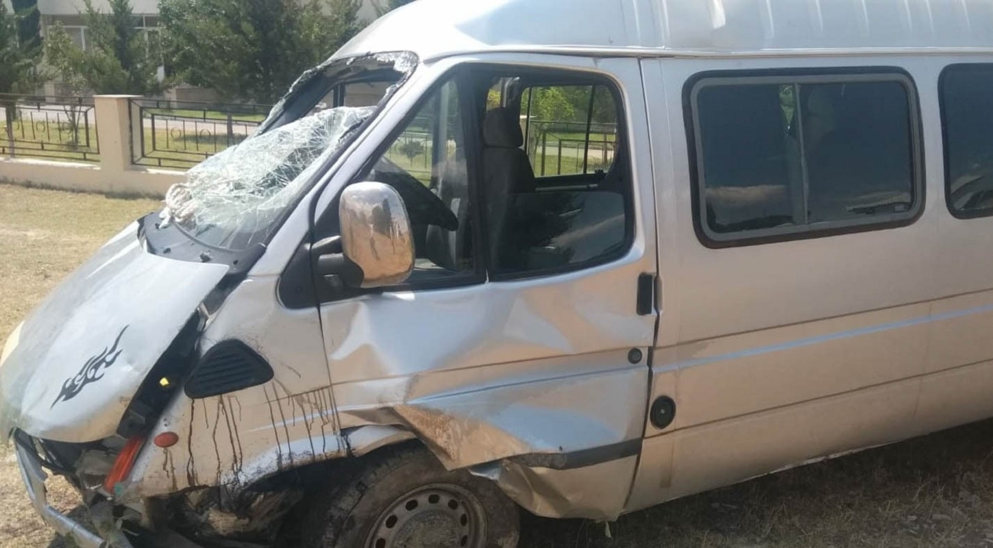 Azərbaycanda mikroavtobus qəzaya uğradı – YARALILAR VAR