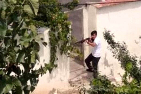 Gənc oğlan qonşusunu öldürüb, ailə üzvlərini yaraladı - Öz atasını isə... + VİDEO