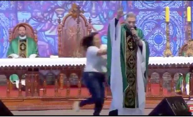 “Kök qadınlar cənnətə düşə bilməzlər” deyən rahibi kök qadın peşman etdi - VİDEO