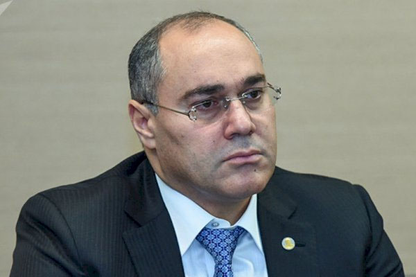 Səfər Mehdiyevin baldızı oğlunun gömrük hökmranlığı - Bazar qiymətlərini müəyyən edir...