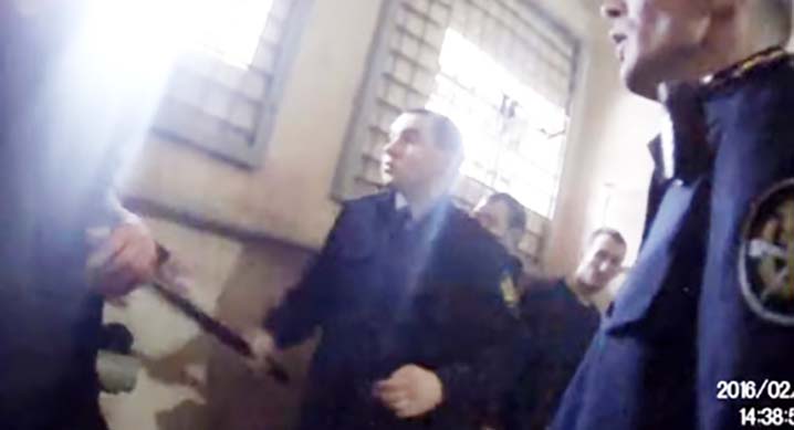 Həbsxanada işgəncə: yeni şok kadrlar yayıldı – Video