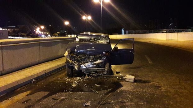 Körpüdə yolları səhv saldı, qəza törətdi - FOTO/VİDEO